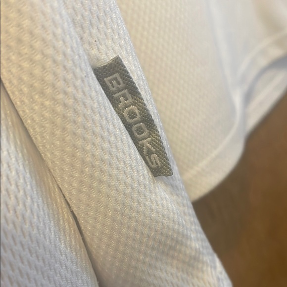 Brooks Women's White Jersey Top Sz XL - Picture 4 of 5